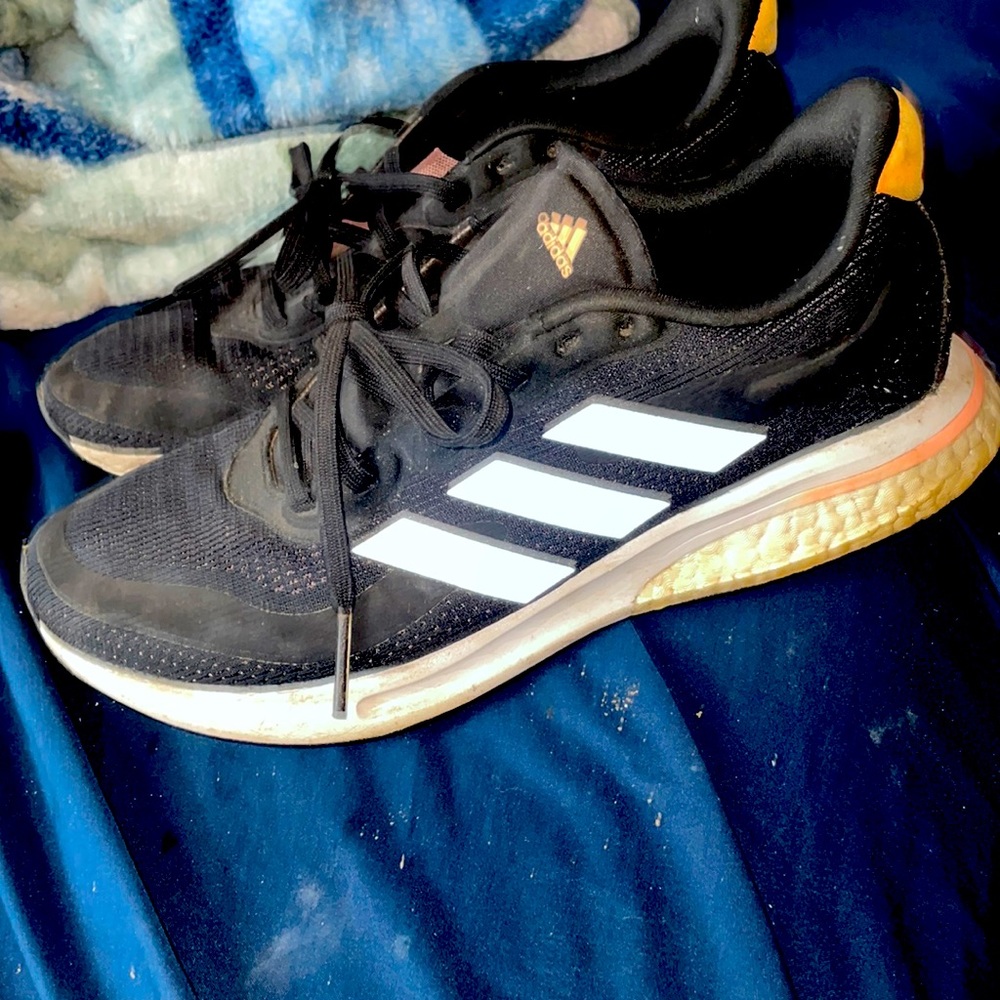 Adidis shoes size 7 1/2 still in good shape adidis supernova with memory foam